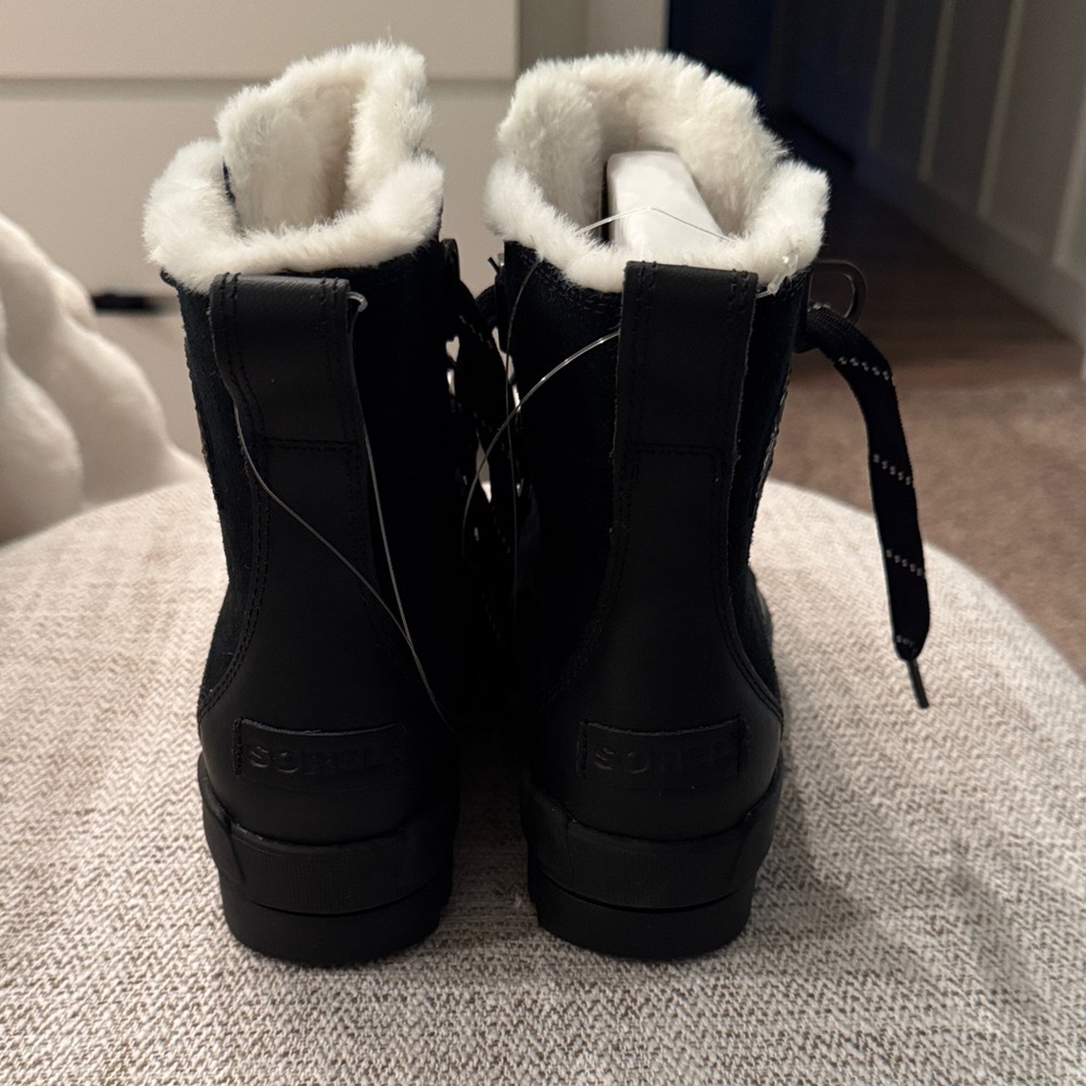 Sorel Black Boots with White Trim - Picture 3 of 7